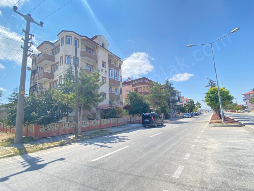 KERESTECİLER CADDESİNDE KİRALIK 3+1