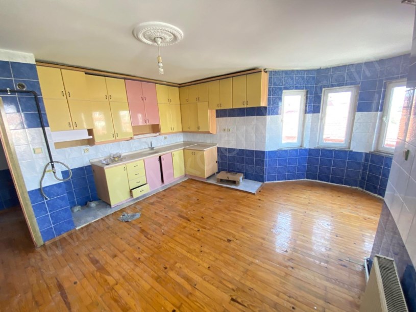 KERESTECİLER CADDESİNDE KİRALIK 3+1