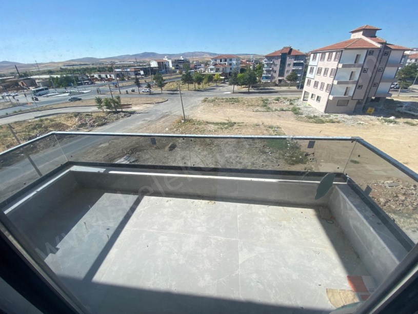 ÇEVRE YOLUNA YAKIN SIFIR KİRALIK 3+1