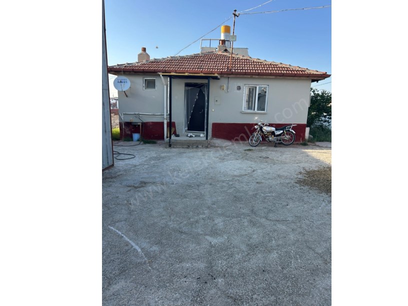MÜSLÜMANA MAHALLESİNDE 2 ADET MÜSTAKİL BİNA VE BESİHANE