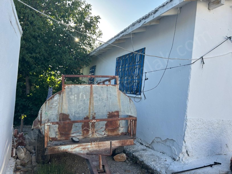 MÜSLÜMANA MAHALLESİNDE 2 ADET MÜSTAKİL BİNA VE BESİHANE