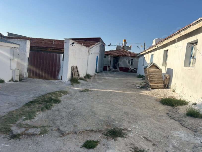 MÜSLÜMANA MAHALLESİNDE 2 ADET MÜSTAKİL BİNA VE BESİHANE