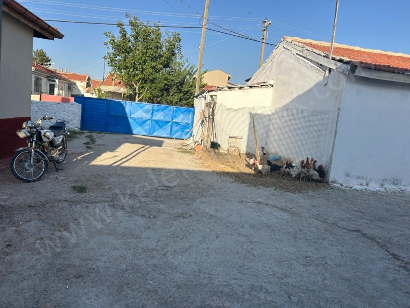 MÜSLÜMANA MAHALLESİNDE 2 ADET MÜSTAKİL BİNA VE BESİHANE