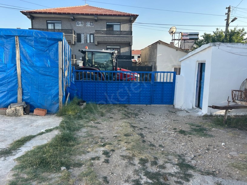MÜSLÜMANA MAHALLESİNDE 2 ADET MÜSTAKİL BİNA VE BESİHANE
