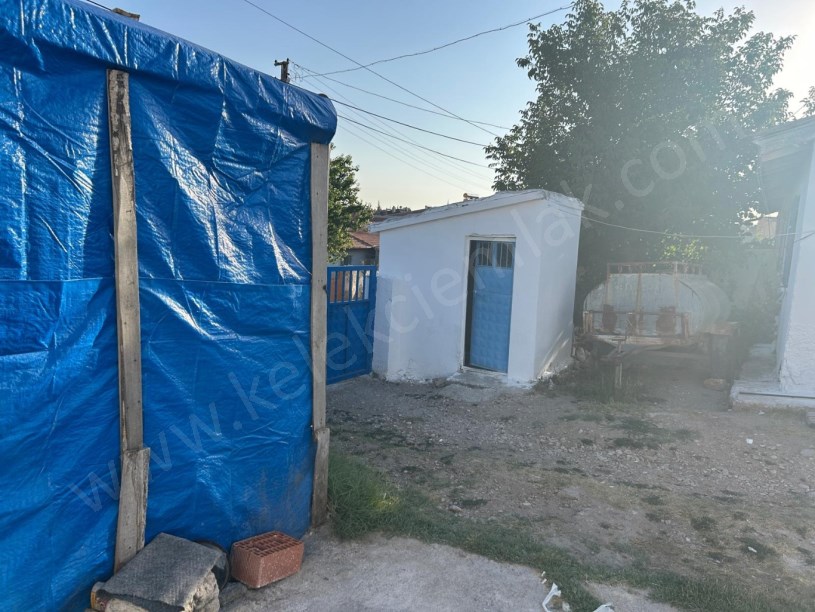 MÜSLÜMANA MAHALLESİNDE 2 ADET MÜSTAKİL BİNA VE BESİHANE