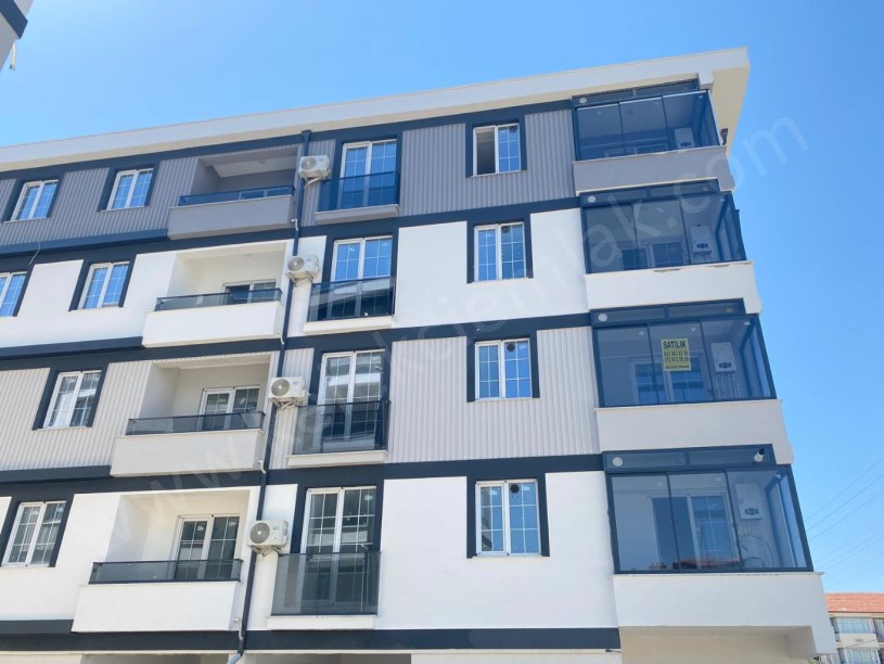YENİ MAHALLEDE DOUBLEGARDEN SİTESİNDE ARA KATTA SATILIK 2+1