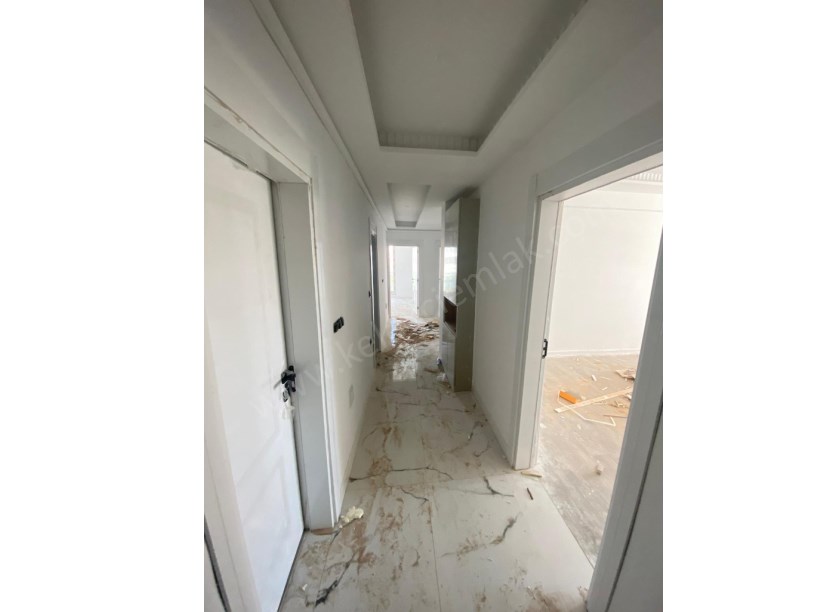 YENİ MAHALLEDE DOUBLEGARDEN SİTESİNDE ARA KATTA SATILIK 2+1