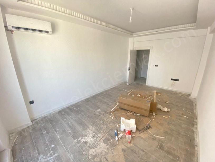 YENİ MAHALLEDE DOUBLEGARDEN SİTESİNDE ARA KATTA SATILIK 2+1