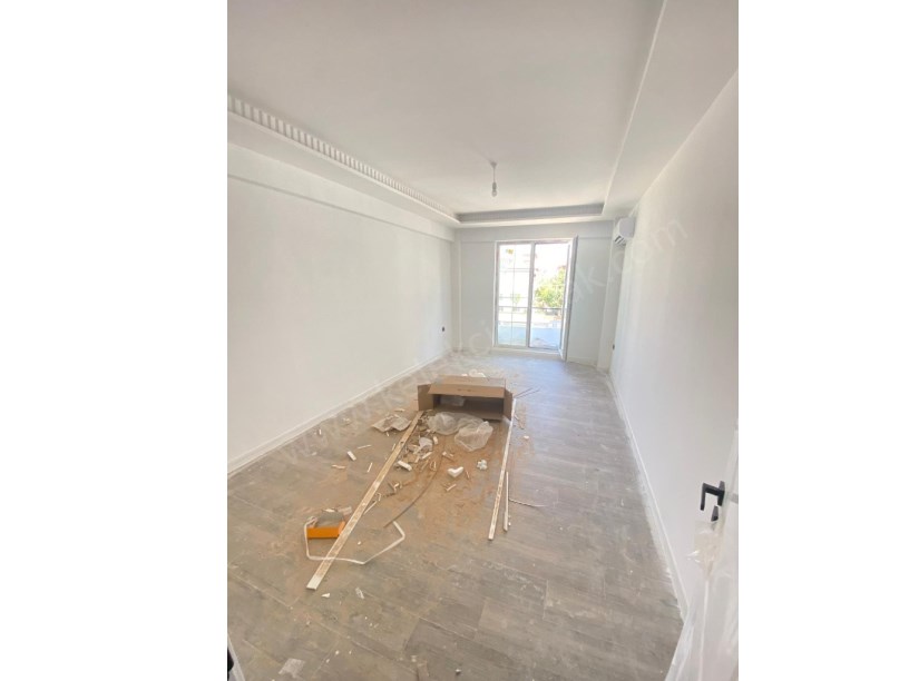 YENİ MAHALLEDE DOUBLEGARDEN SİTESİNDE ARA KATTA SATILIK 2+1