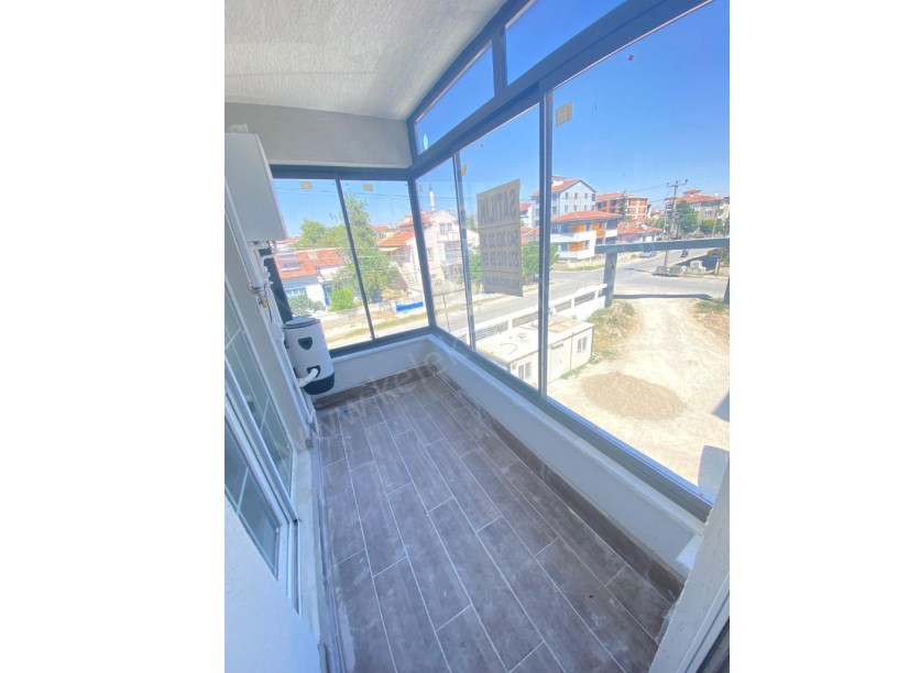 YENİ MAHALLEDE DOUBLEGARDEN SİTESİNDE ARA KATTA SATILIK 2+1