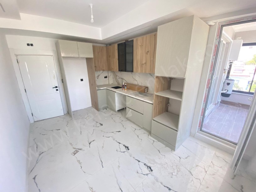 YENİ MAHALLEDE DOUBLEGARDEN SİTESİNDE ARA KATTA SATILIK 2+1