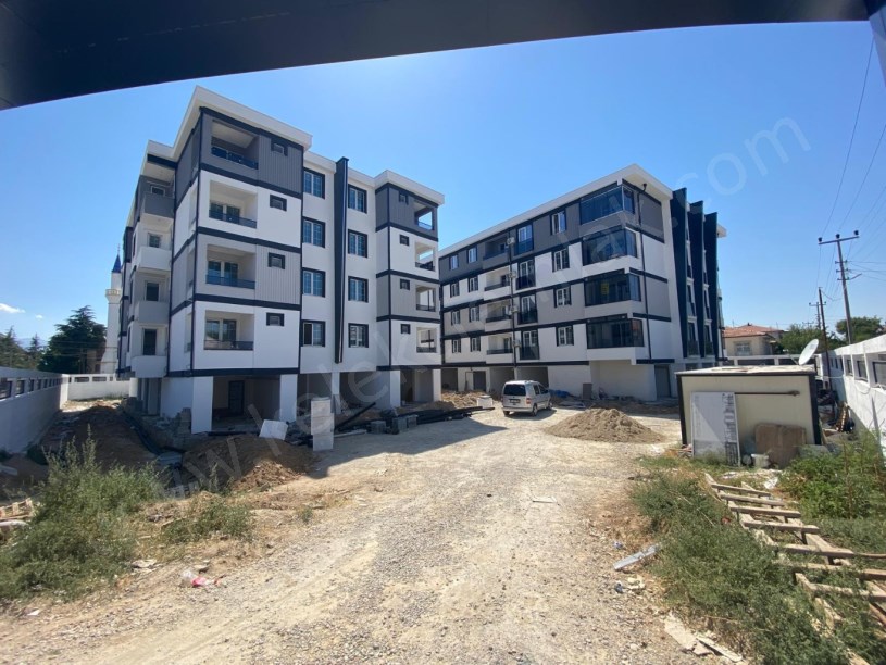 YENİ MAHALLEDE DOUBLEGARDEN SİTESİNDE ARA KATTA SATILIK 2+1