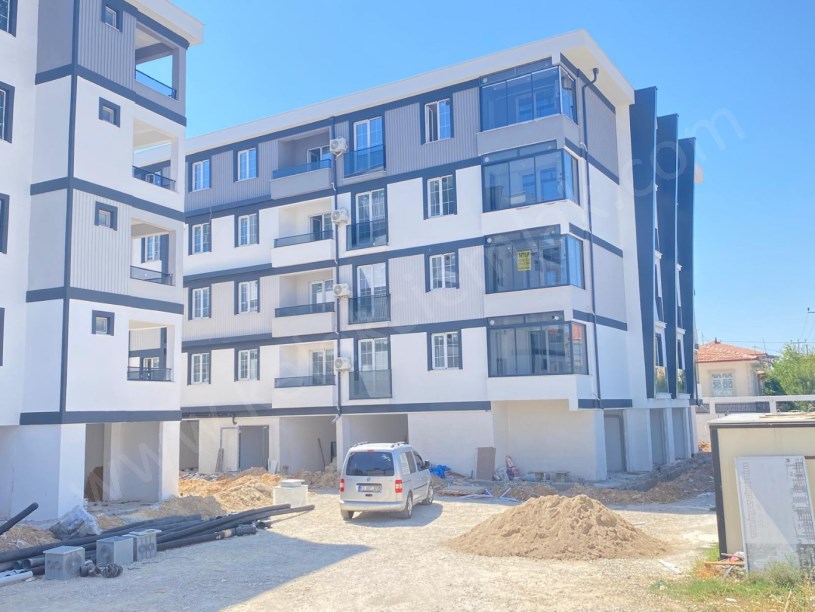 YENİ MAHALLEDE DOUBLEGARDEN SİTESİNDE ARA KATTA SATILIK 2+1