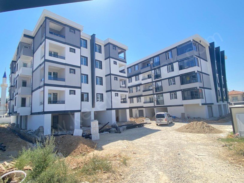 YENİ MAHALLEDE DOUBLEGARDEN SİTESİNDE ARA KATTA SATILIK 2+1