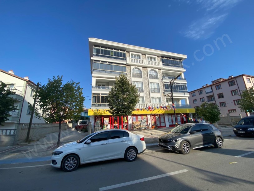 ŞEHİTLER CADDESİNDE  KİRALIK LÜKS 4+1