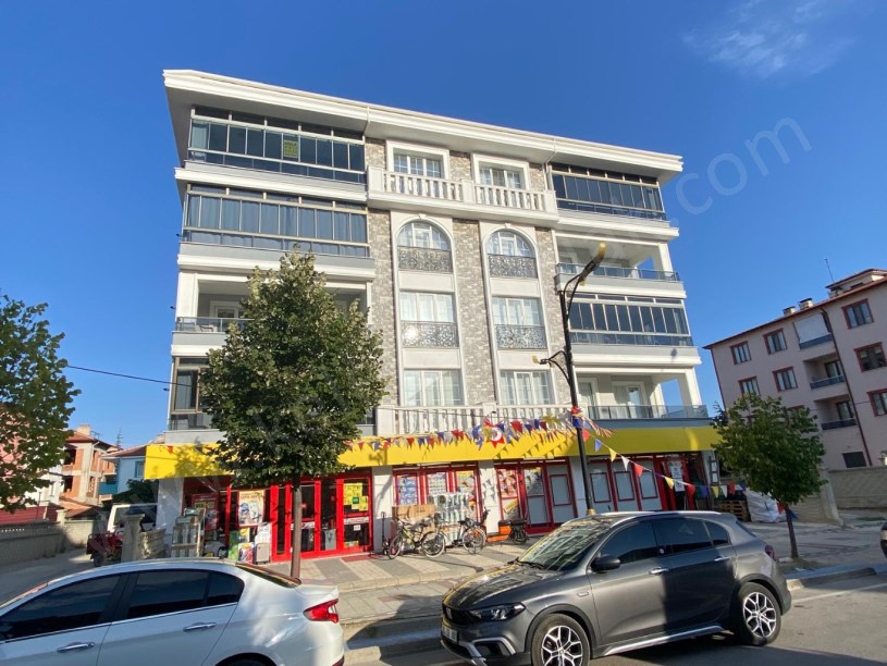 ŞEHİTLER CADDESİNDE  KİRALIK LÜKS 4+1