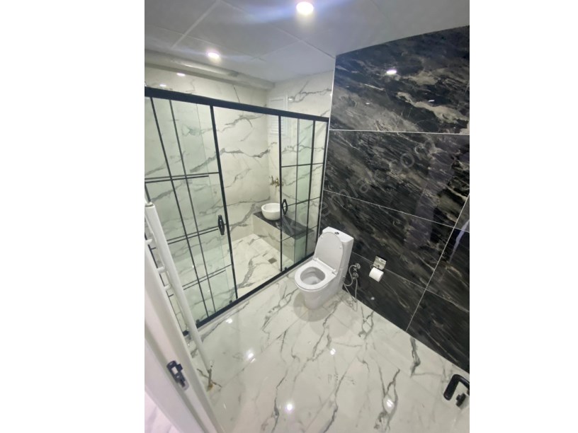 ŞEHİTLER CADDESİNDE  KİRALIK LÜKS 4+1