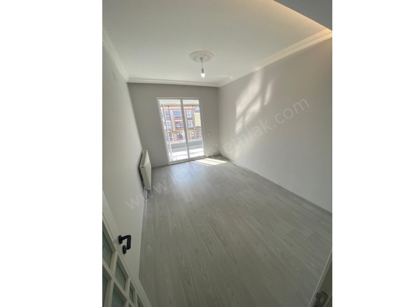 ŞEHİTLER CADDESİNDE  KİRALIK LÜKS 4+1