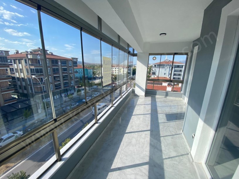 ŞEHİTLER CADDESİNDE  KİRALIK LÜKS 4+1