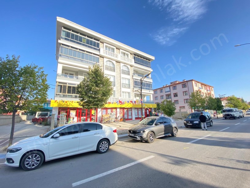 ŞEHİTLER CADDESİNDE  KİRALIK LÜKS 4+1