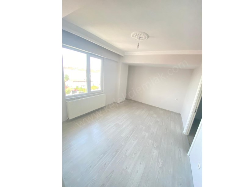 ŞEHİTLER CADDESİNDE  KİRALIK LÜKS 4+1