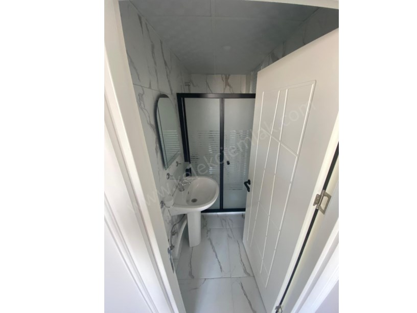 ŞEHİTLER CADDESİNDE  KİRALIK LÜKS 4+1