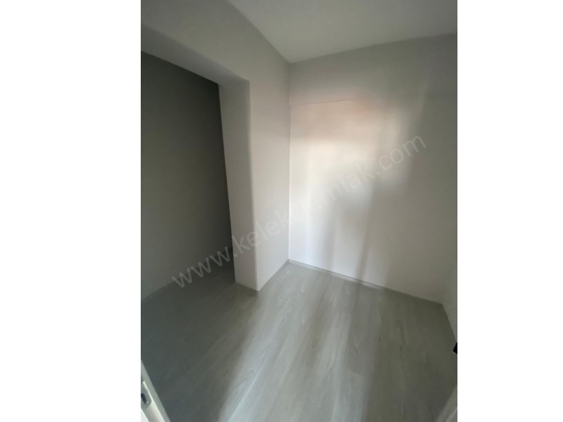 ŞEHİTLER CADDESİNDE  KİRALIK LÜKS 4+1
