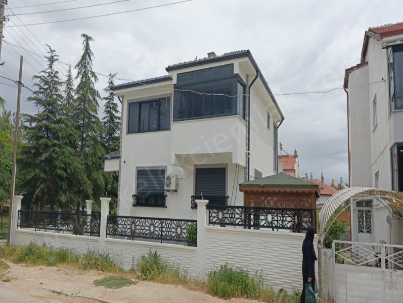 BAĞLARBAŞI MAHALLESİNDE LÜKS VİLLA