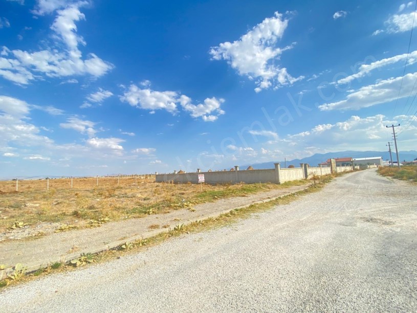 YENİ CEZAEVİ YANINDA ARSALAR