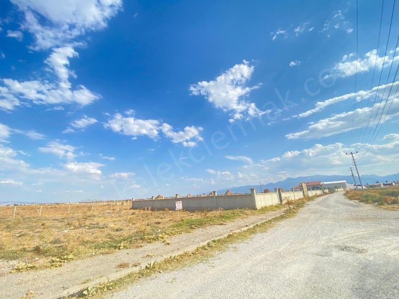 YENİ CEZAEVİ YANINDA ARSALAR
