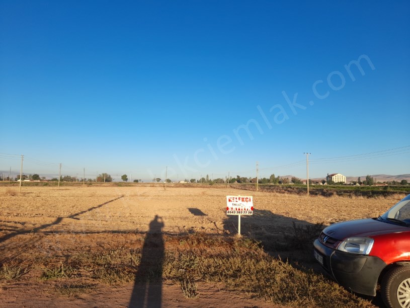 KIRKGÖZ MAHALLESİNDE YOLA CEPHELİ TARLA 
