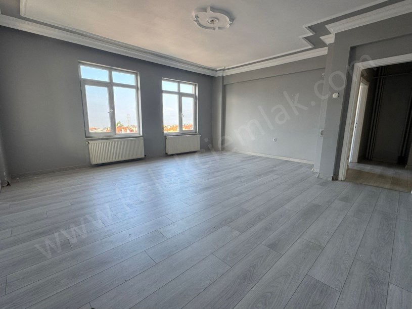 KOCAELİGÖLCÜKTE ARA KATTA 3+1 DAİRE