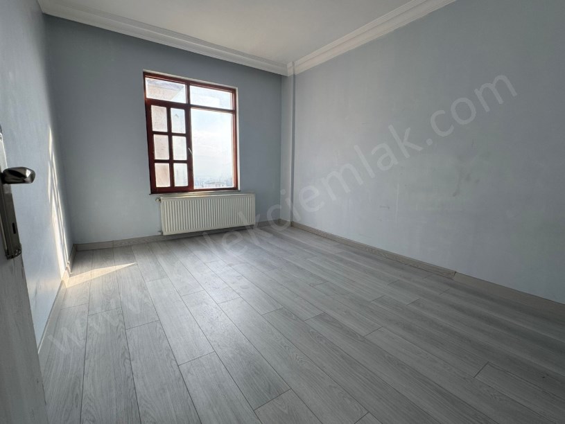 KOCAELİGÖLCÜKTE ARA KATTA 3+1 DAİRE