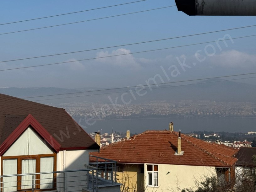 KOCAELİGÖLCÜKTE ARA KATTA 3+1 DAİRE