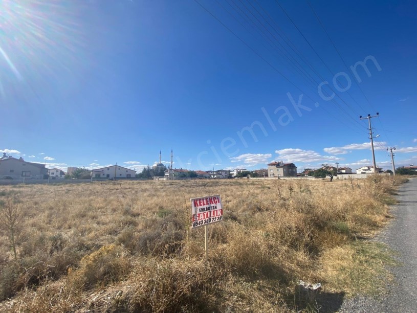 SELÇUKLUDA KÖŞE BAŞINDA ARSA