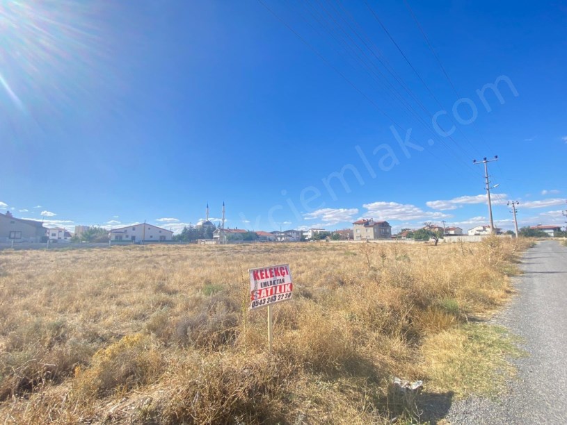 SELÇUKLUDA KÖŞE BAŞINDA ARSA