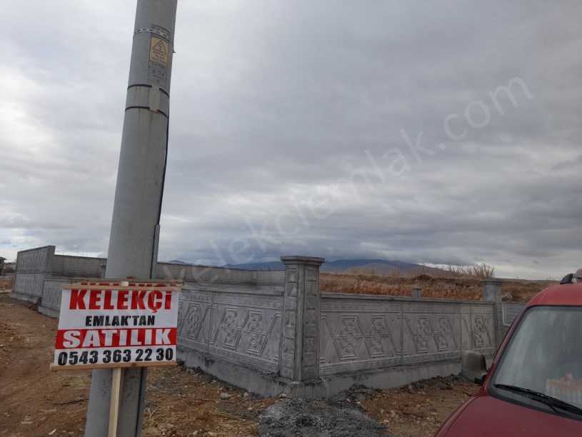 KALE MAHALLESİNDE GÜNEY CEPHELİ ARSA