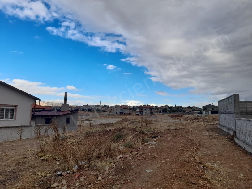 KALE MAHALLESİNDE GÜNEY CEPHELİ ARSA