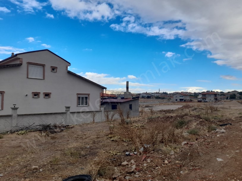 KALE MAHALLESİNDE GÜNEY CEPHELİ ARSA