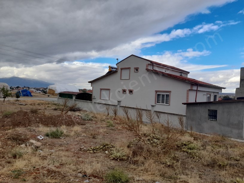 KALE MAHALLESİNDE ARSA