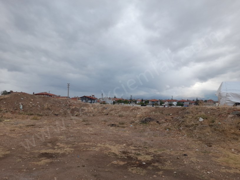 KALE MAHALLESİNDE KÖŞE PARSEL ARSA