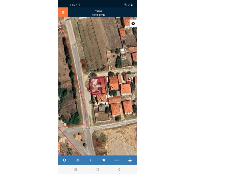 KALE MAHALLESİ HACIBEKTAŞ VELİ CADDESİNDE KÖŞE PARSEL ARSA