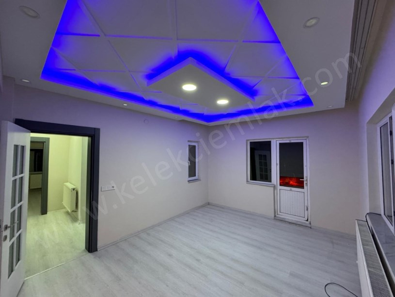 KONAK MAHALLESİNDE KÖŞE BAŞINDA MÜSTAKİL BİNA