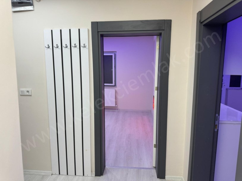 KONAK MAHALLESİNDE KÖŞE BAŞINDA MÜSTAKİL BİNA