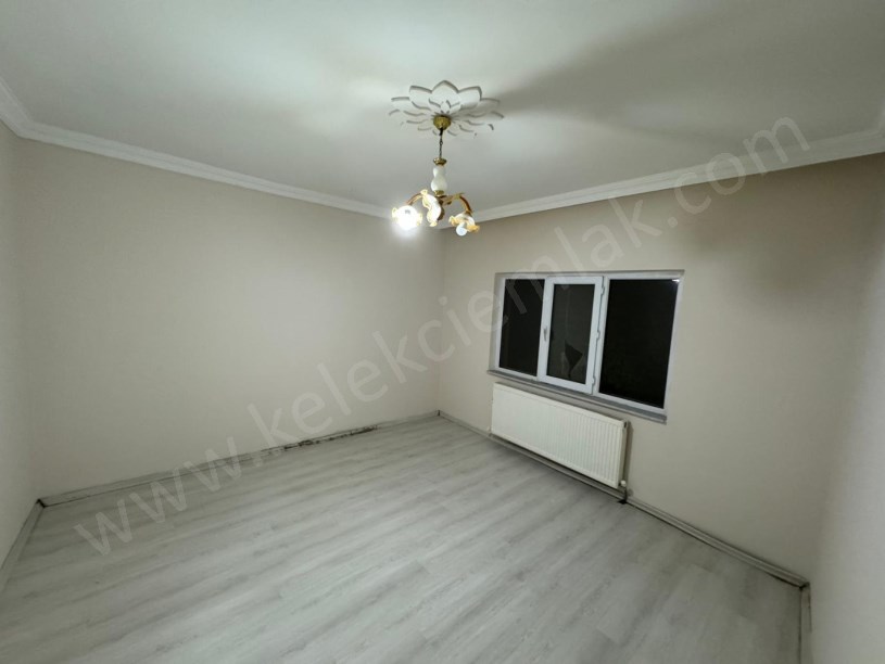 KONAK MAHALLESİNDE KÖŞE BAŞINDA MÜSTAKİL BİNA