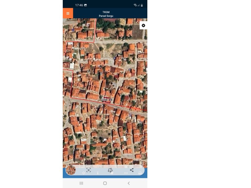 AKÇEŞME CAMİİ KARŞISINDA KÖŞE PARSEL ARSA