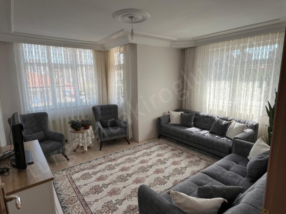 Esenyurt Melikgazi Satılık Daire |  5+1 Oda | 190M2 2.850.000Tl  Krediye Uygun  | 3. Kat | Kombi | 2 Banyo | 1 Yatak Odası Resim-5