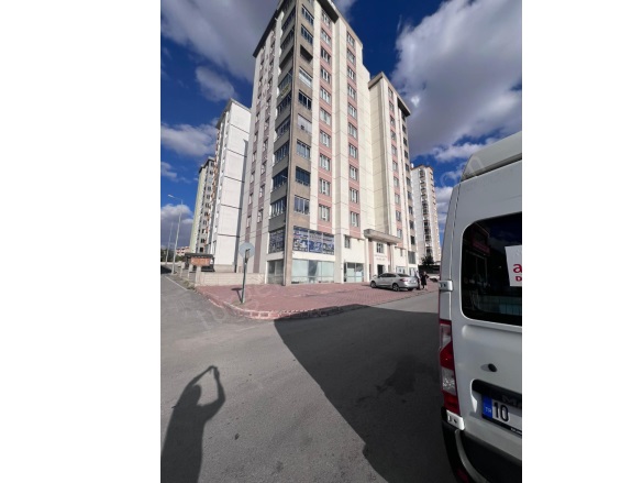 Tavlusun Melikgazi Kiralık Daire |  3+1 Oda | 170M2 Aylık 13.000Tl  Krediye Uygun  | 8. Kat | Merkezi Isınma | 1 Banyo | 1 Yatak Odası Resim-4
