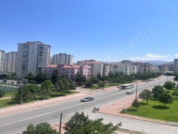 Melikgazi Esenyurt Satılık Daire 2+1 120 M2 | 5. Kat | Merkezi Isınma | 1 Banyo | 1 Yatak Odası