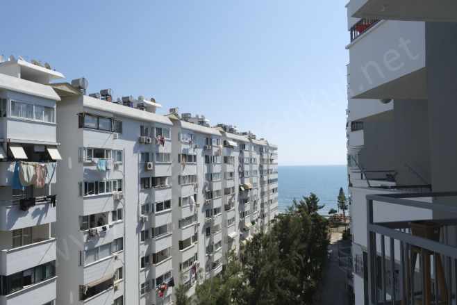 Soli Sitesinde Deniz Gören Konumda içi Yapılı 2+1 Geniş Satılık Daire Mezitli Akdeniz